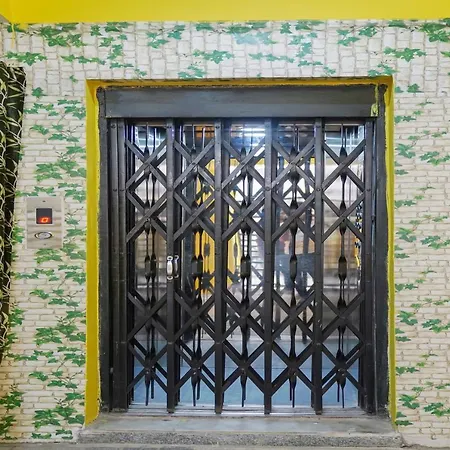 Hotel Yellow Bells